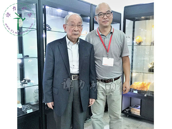 中國(guó)月球探測(cè)工程首席科學(xué)家，“嫦娥之父”-歐陽(yáng)自遠(yuǎn)院士（左）